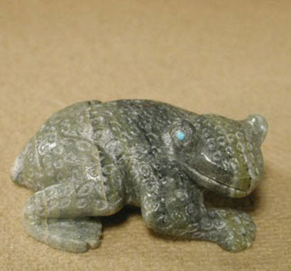 Ricolite Frog by Karen Zunie - Zuni Fetish – Sunshine Studio